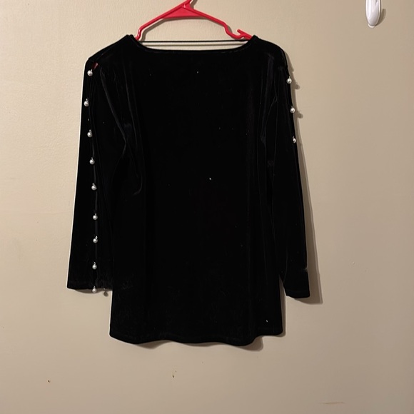 Cable & Gauge Black Velvet top, Size Large, no rubs, or holes - Picture 4 of 5